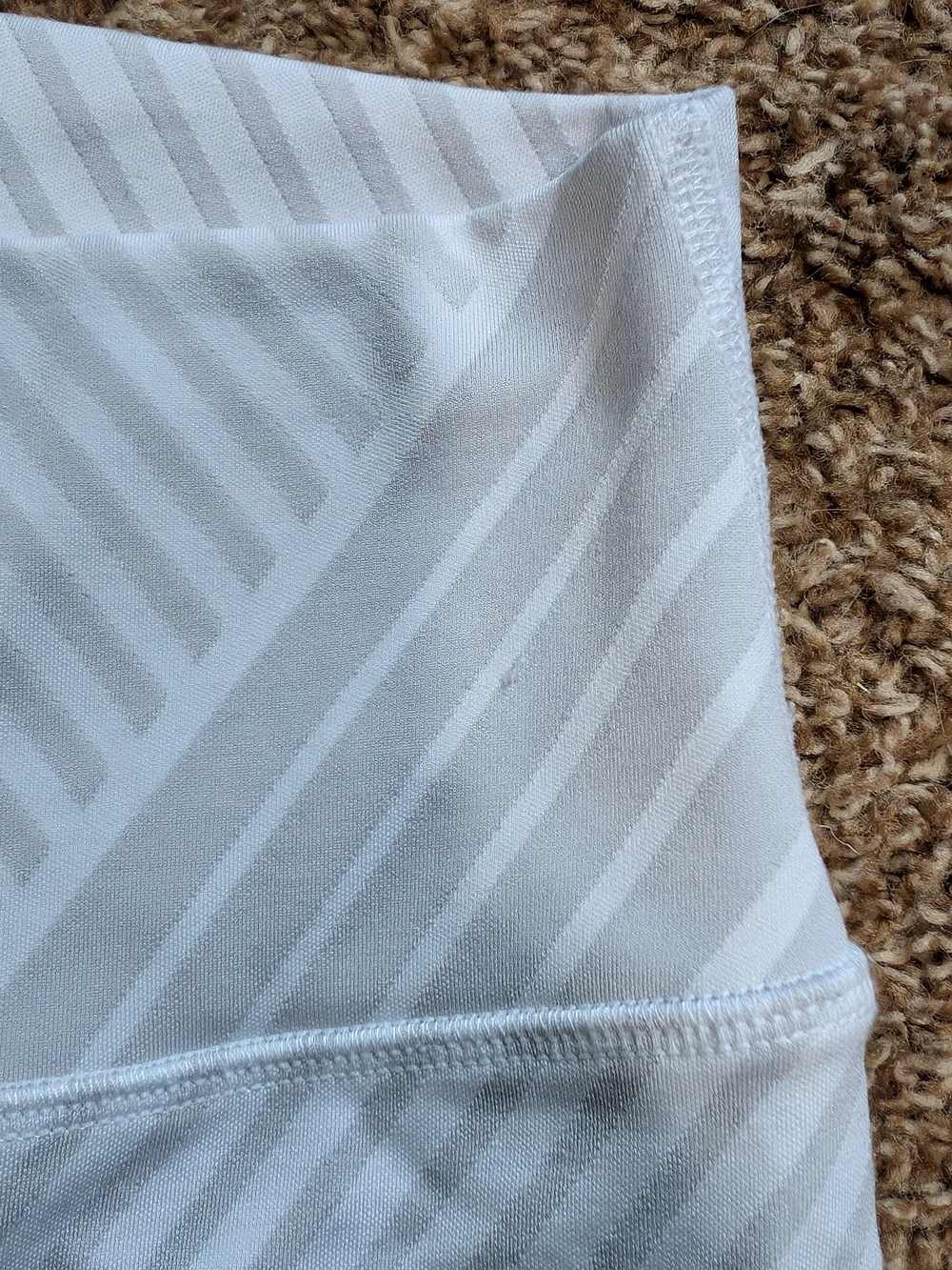 ALO Yoga | Santa Fe Airbrush Crop Leggings | Size Large | White & Gray